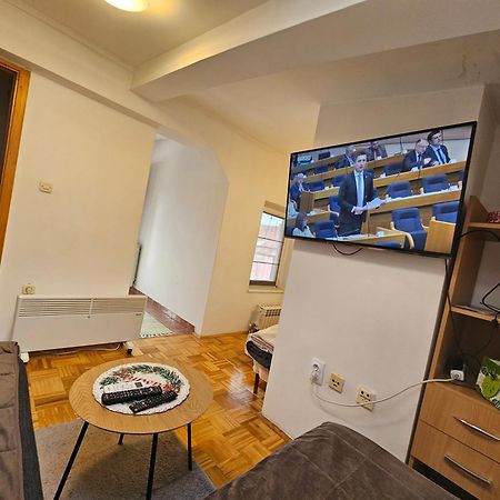 Apartman Ellye Lukavica Exterior foto